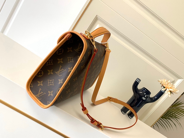 ルイヴィトンバッグ背面デザイン